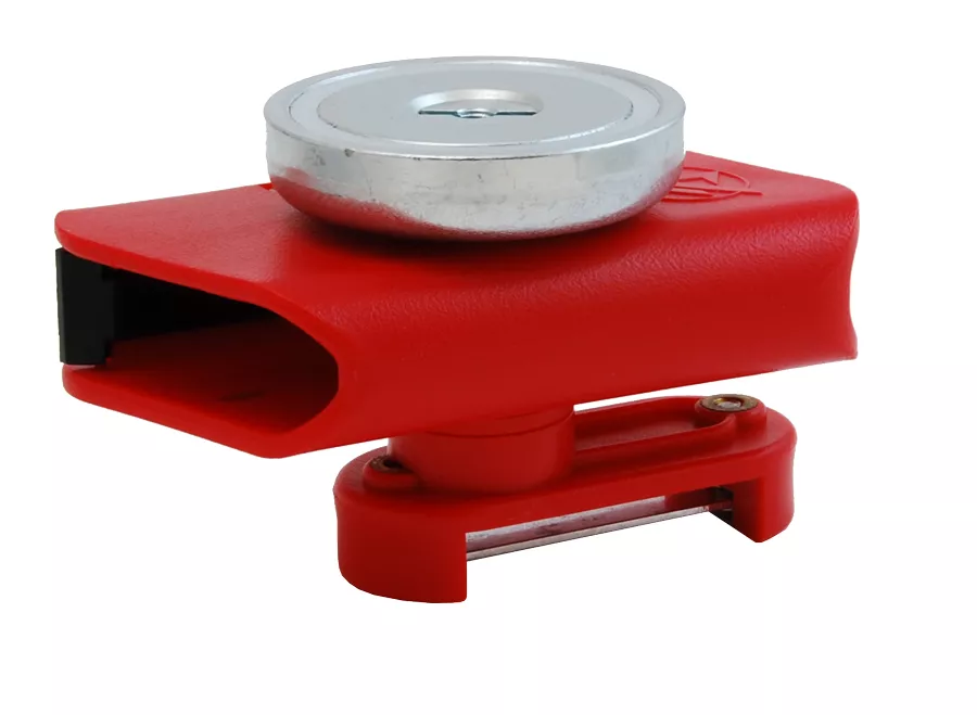 0A_31_101291_DAA_Magnet_inc._screw_and_thermal_nut_for_racer_pouch