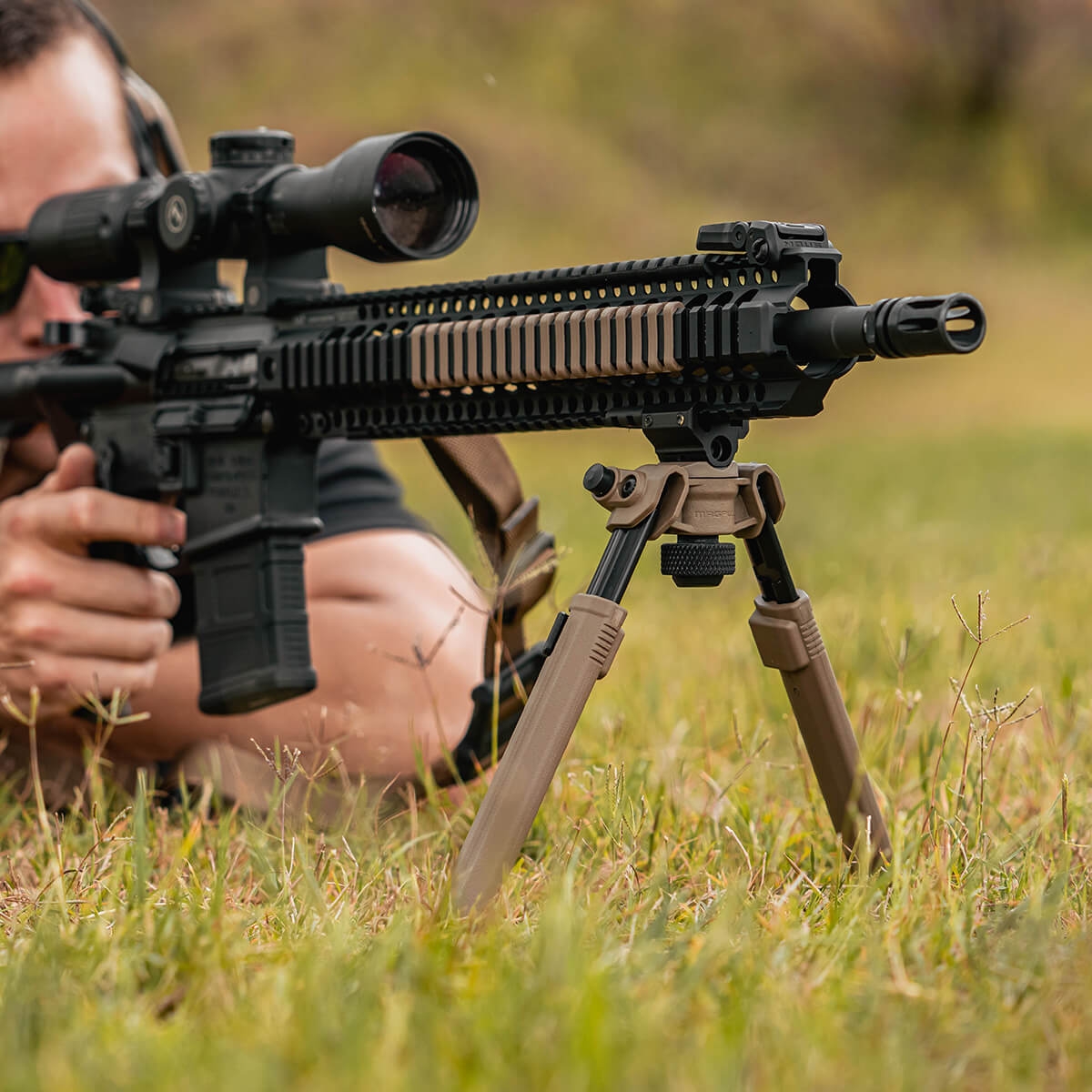 mag941-fde_magpul_bipod_1913_picatinny_rail_05.jpg Magpul Bipod for 1913 Picatinny Rail - FDE - MAG941-FDE